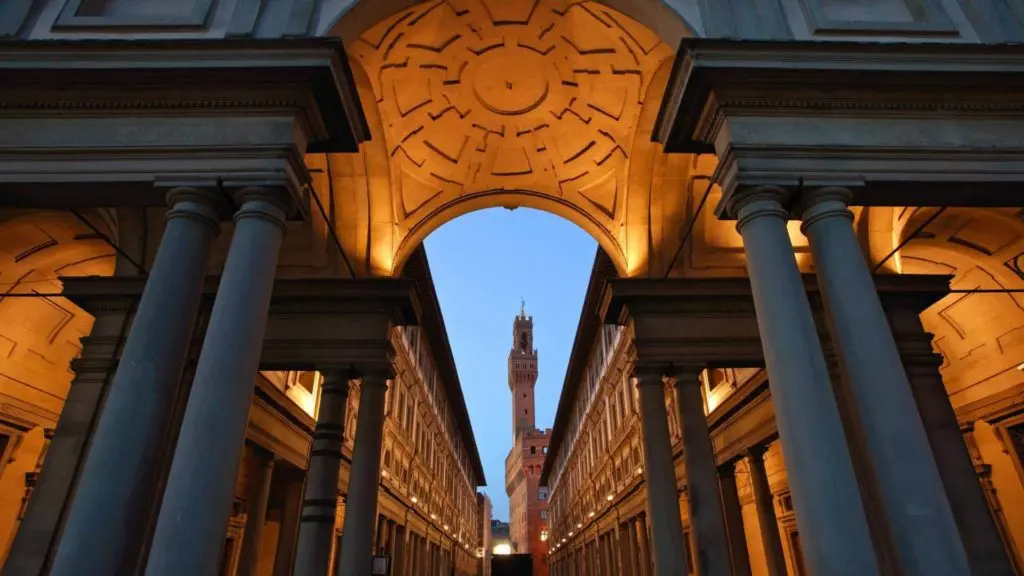 Guided evening walking tour of Florence 23 estate al cinema