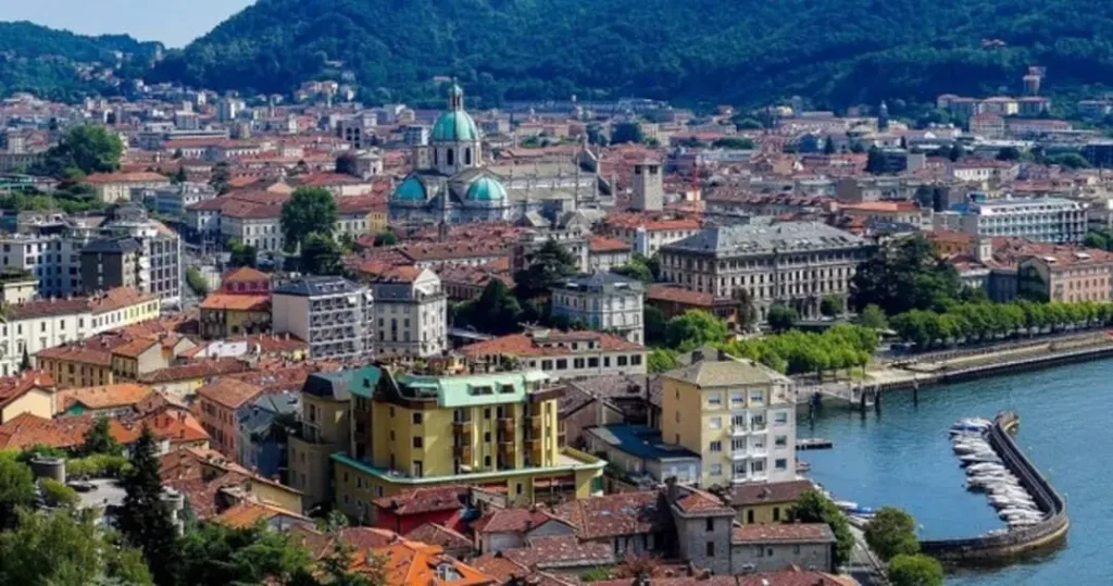 Como: private walking tour of the city center 11 Como tour privato