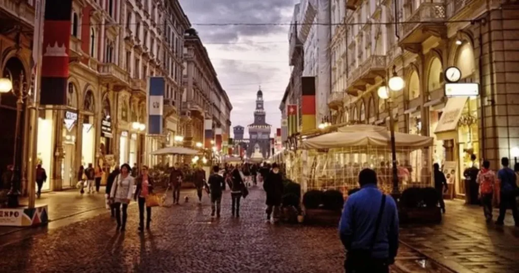 Guided evening walking tour of Milan 15 Milano tour notte