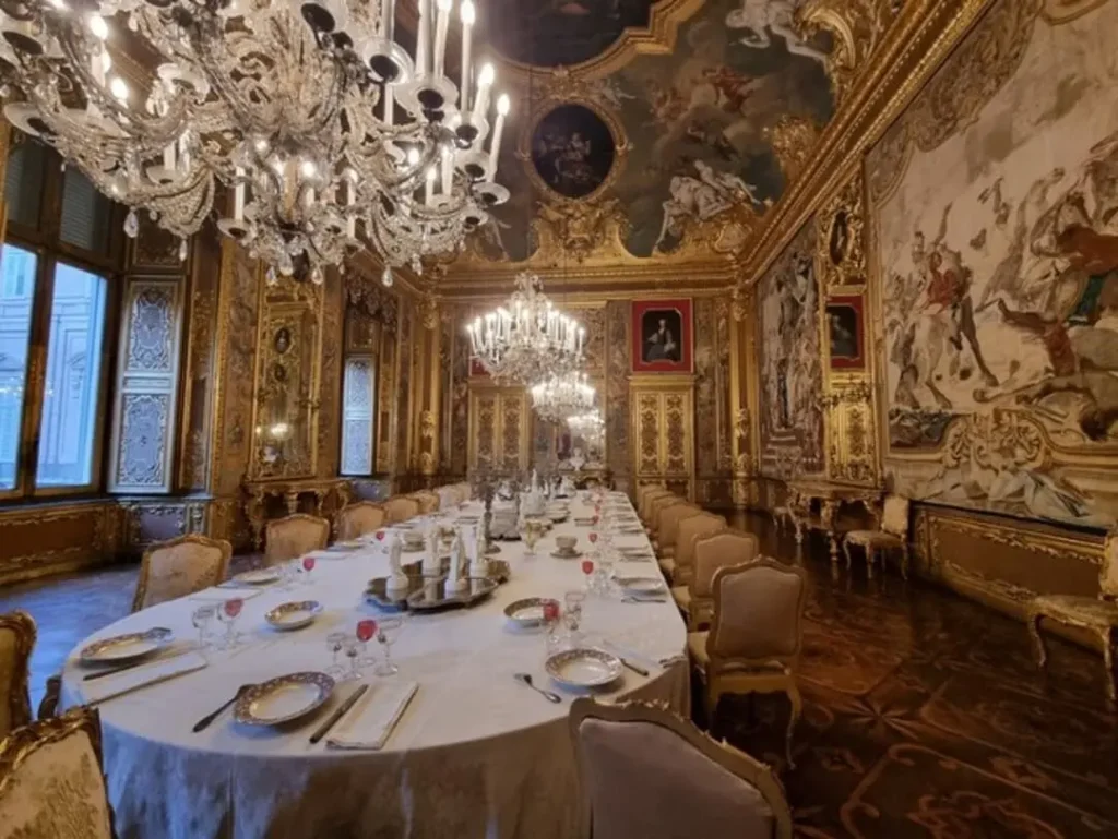Turin: guided tour of the Royal Palace and city 10 torino palazzo reale walking tour