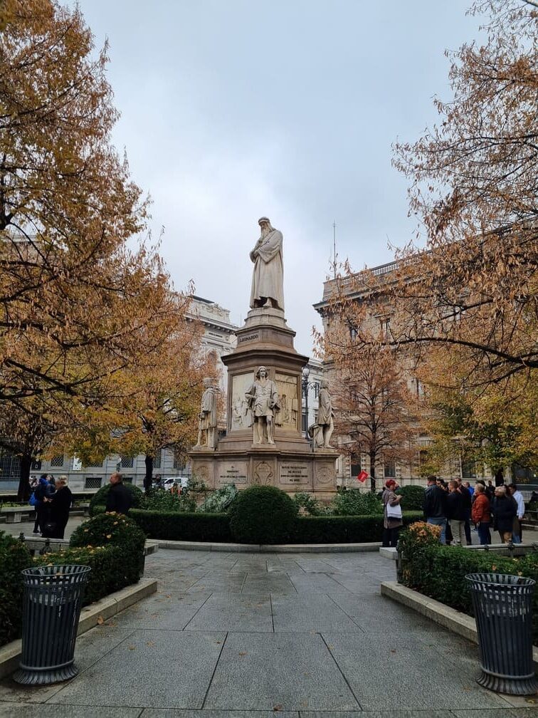 Statua Leonardo_Piazza Scala